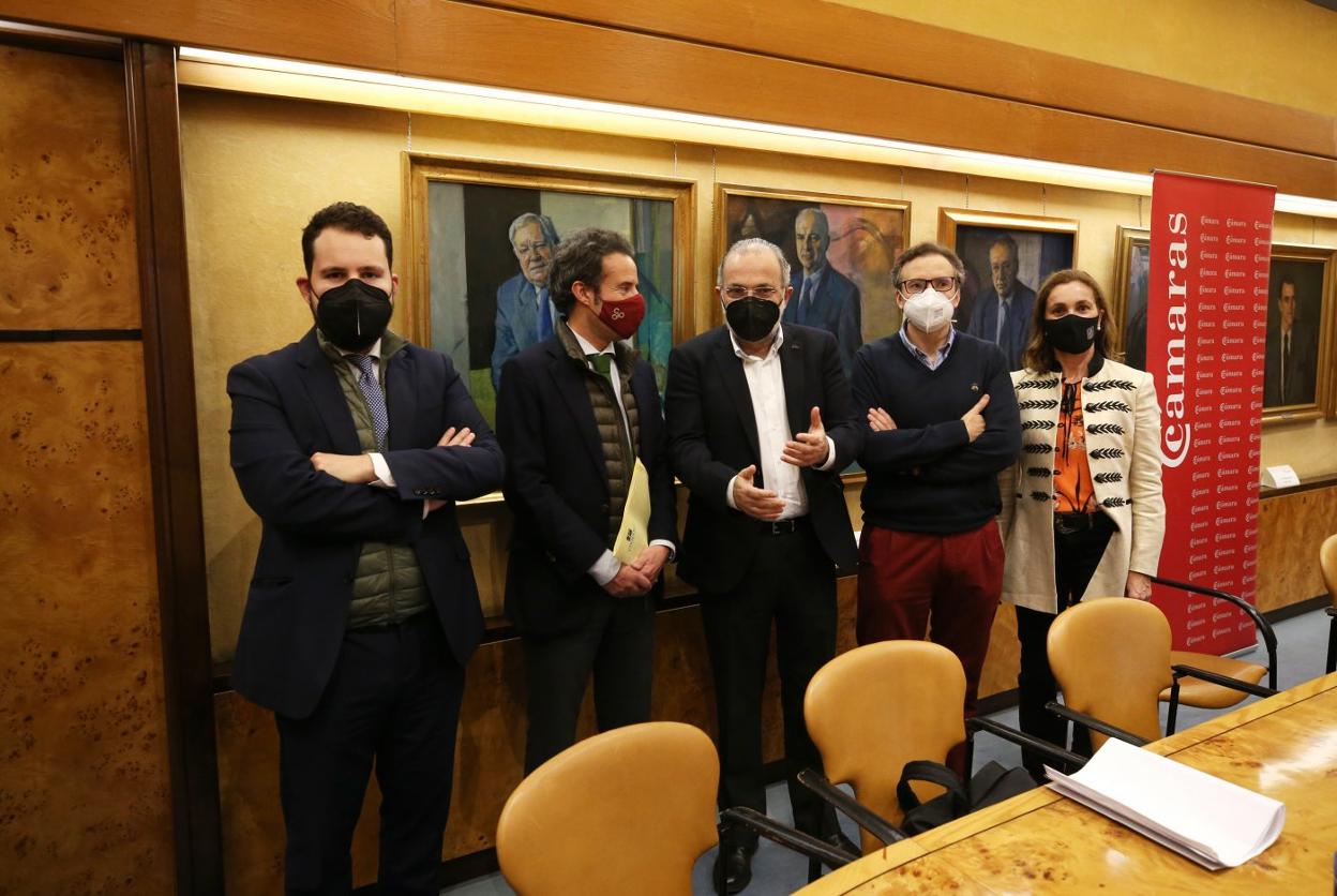 Nacho Cuesta y José Manuel Ferreira, en el centro, entre Jorge Fernández-Mier y Carmen del Prado. 