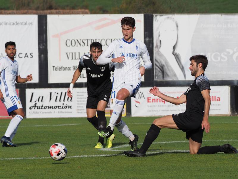 El partido en imágenes entre el Lealtad y el Vetusta disputado este domingo en Les Caleyes, que se saldó con un empate a cero.
