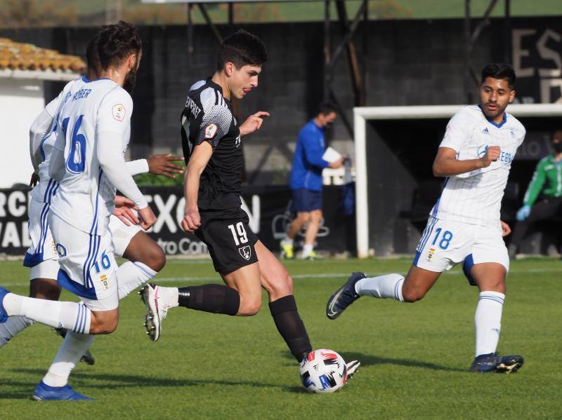El partido en imágenes entre el Lealtad y el Vetusta disputado este domingo en Les Caleyes, que se saldó con un empate a cero.