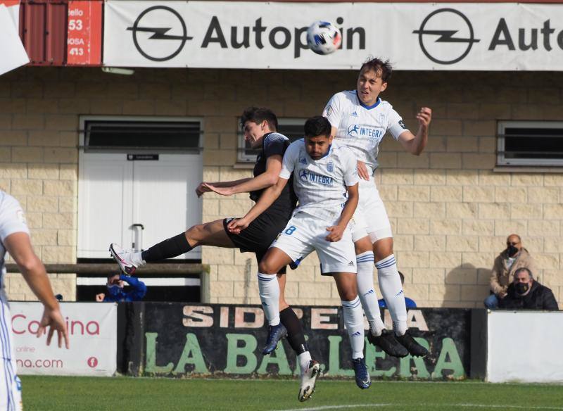 El partido en imágenes entre el Lealtad y el Vetusta disputado este domingo en Les Caleyes, que se saldó con un empate a cero.