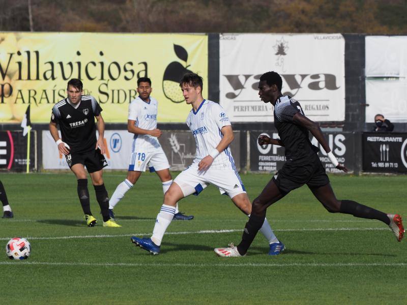 El partido en imágenes entre el Lealtad y el Vetusta disputado este domingo en Les Caleyes, que se saldó con un empate a cero.