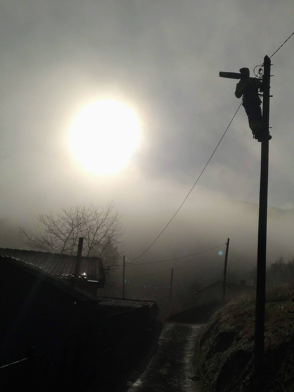 Estas cien imágenes son una selección de las fotografías captadas por los asturianos a lo largo de este año y que optaron a formar parte del calendario 'Escenas de Asturias', el concurso convocado por EL COMERCIO con el patrocinio del grupo El Gaitero. 