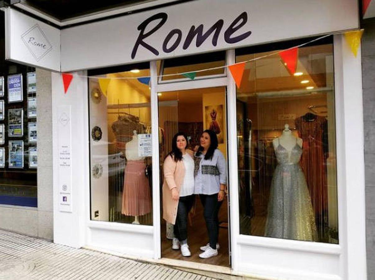 Raquel Merino y Violeta Llera son las dos encargadas de dirigir esta tienda de ropa en Avilés.