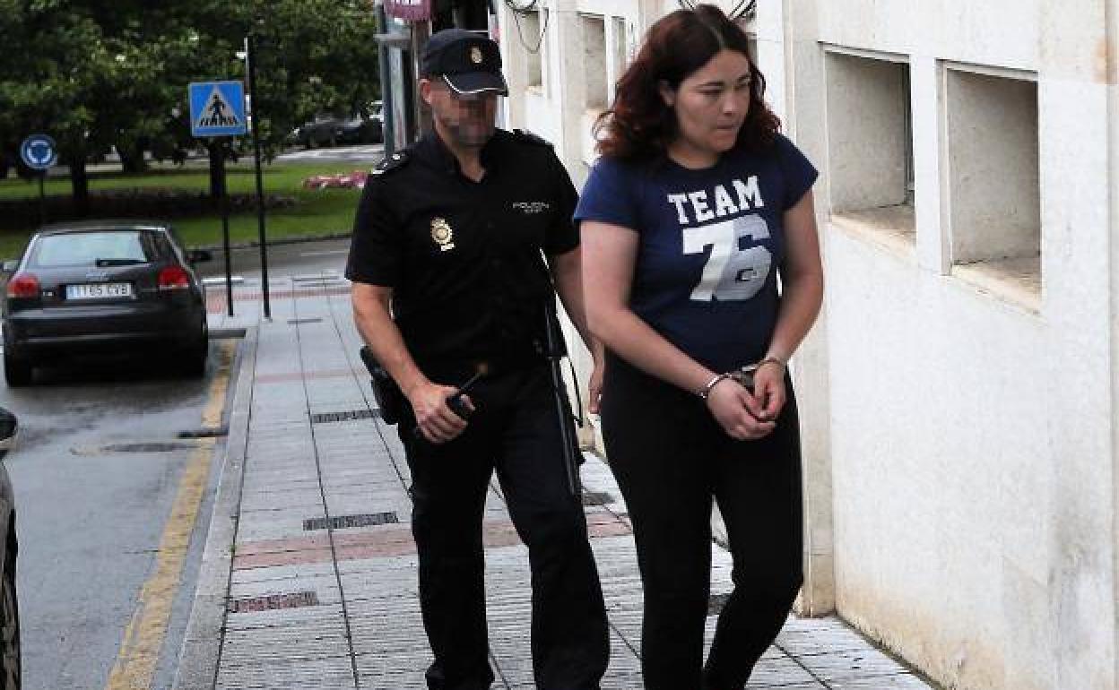 Ana María G.H, acusada de matar a su pareja de 30 puñaladas en Lugones.