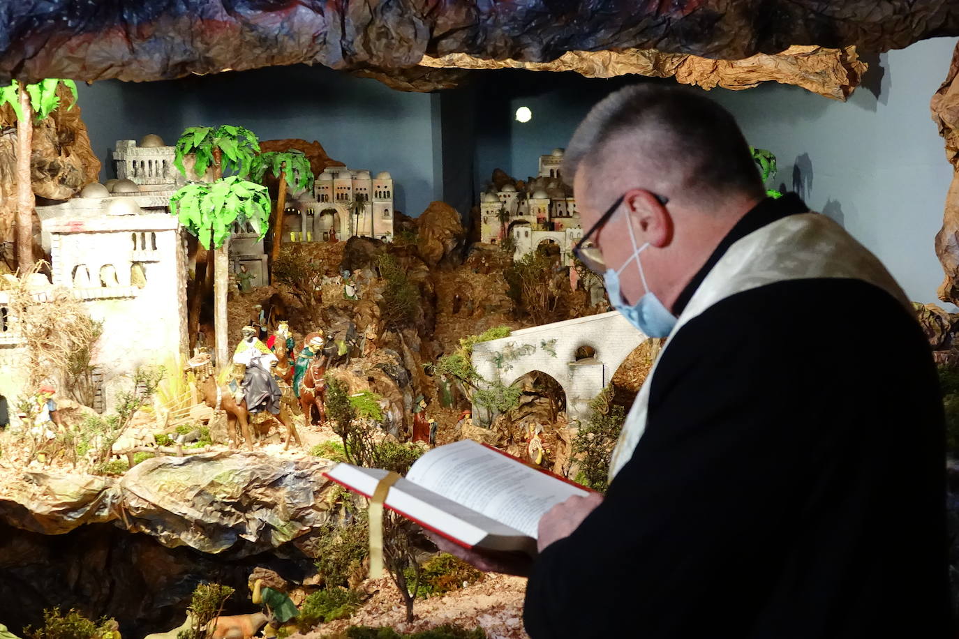 El Real Sitio inaugura las fiestas con un concierto de la Escolanía y la apertura del belén monumental