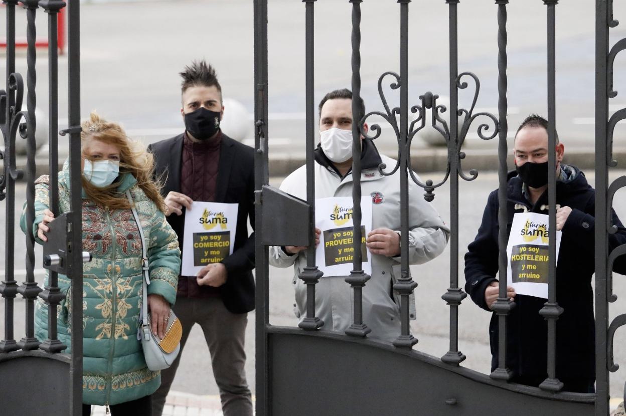 Liliana Bermúdez, José Amador Medina, Borja Gil y Jorge Blanco, cuatro de los hosteleros que se encerrarán. 