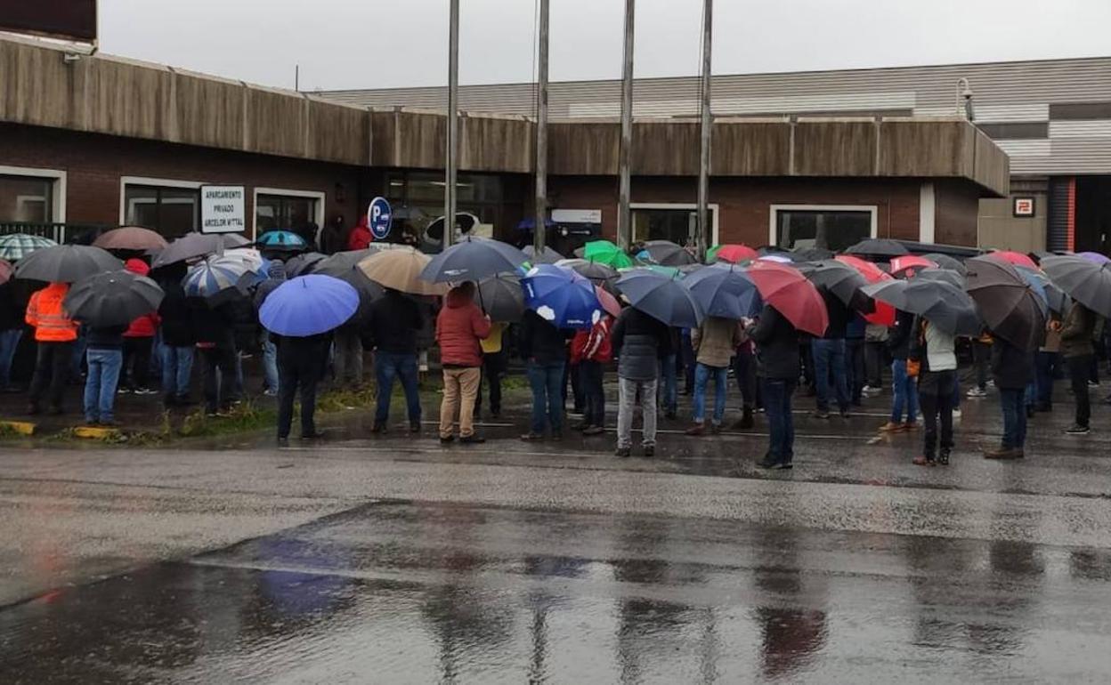 El comité de empresa en Arcelor denuncia a la Inspección de Trabajo el cierre patronal