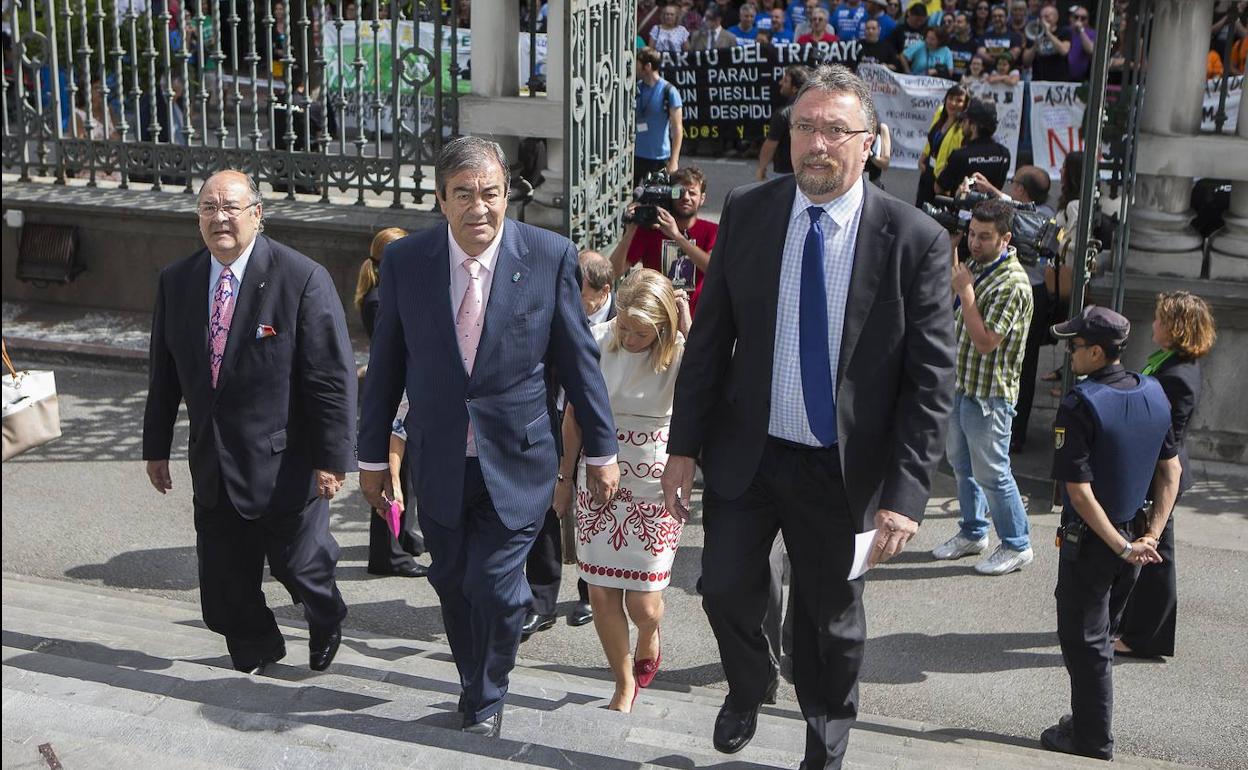 Francisco Álvarez-Cascos entre Enrique Sostres e Isidro Martínez Oblanca en 2015.