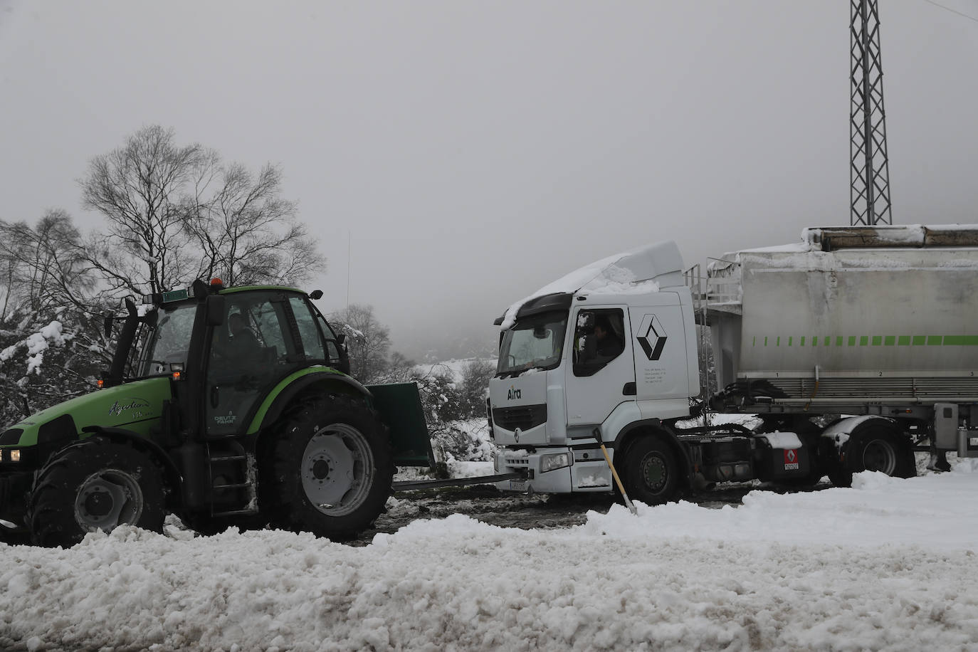 Copiosas nevadas, fuertes rachas de viento y oleaje en la primera borrasca invernal