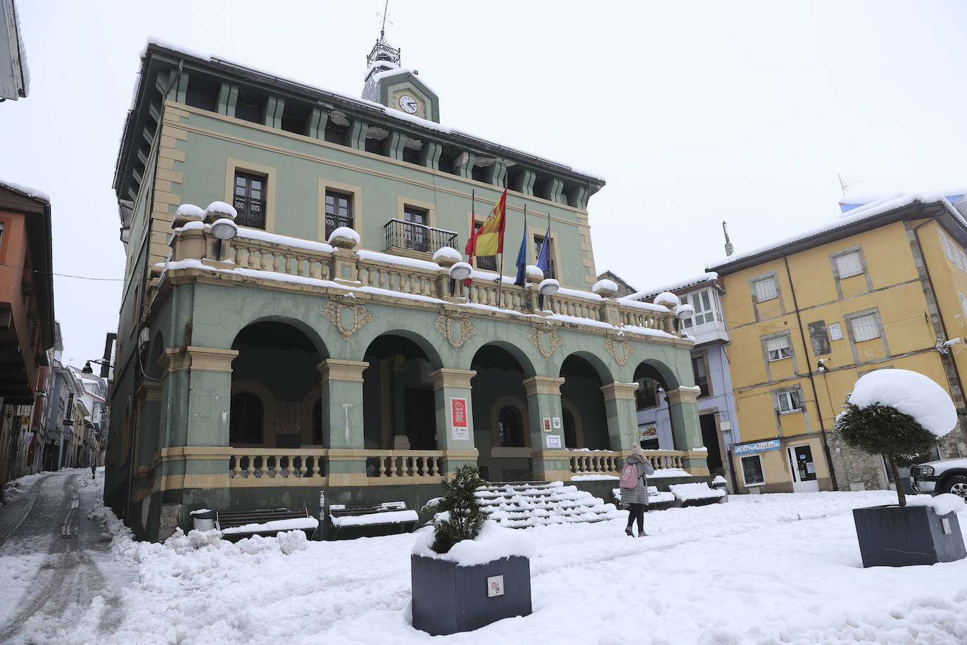 Copiosas nevadas, fuertes rachas de viento y oleaje en la primera borrasca invernal