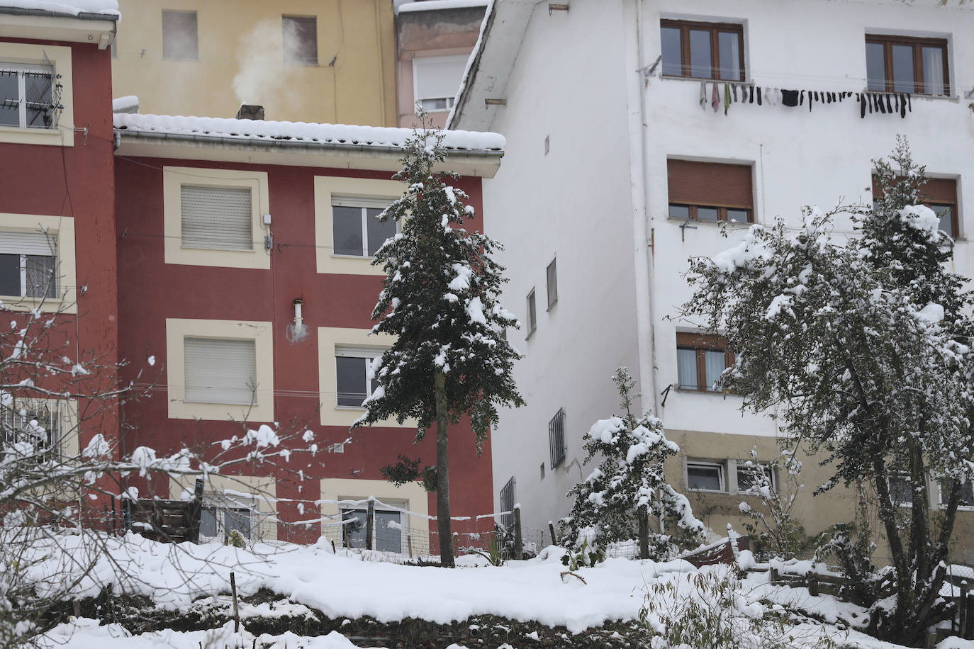 Copiosas nevadas, fuertes rachas de viento y oleaje en la primera borrasca invernal
