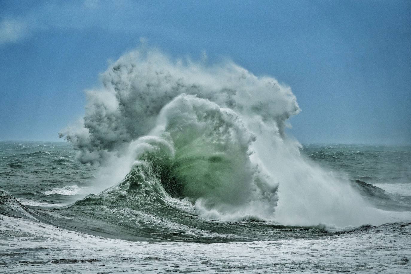 Copiosas nevadas, fuertes rachas de viento y oleaje en la primera borrasca invernal