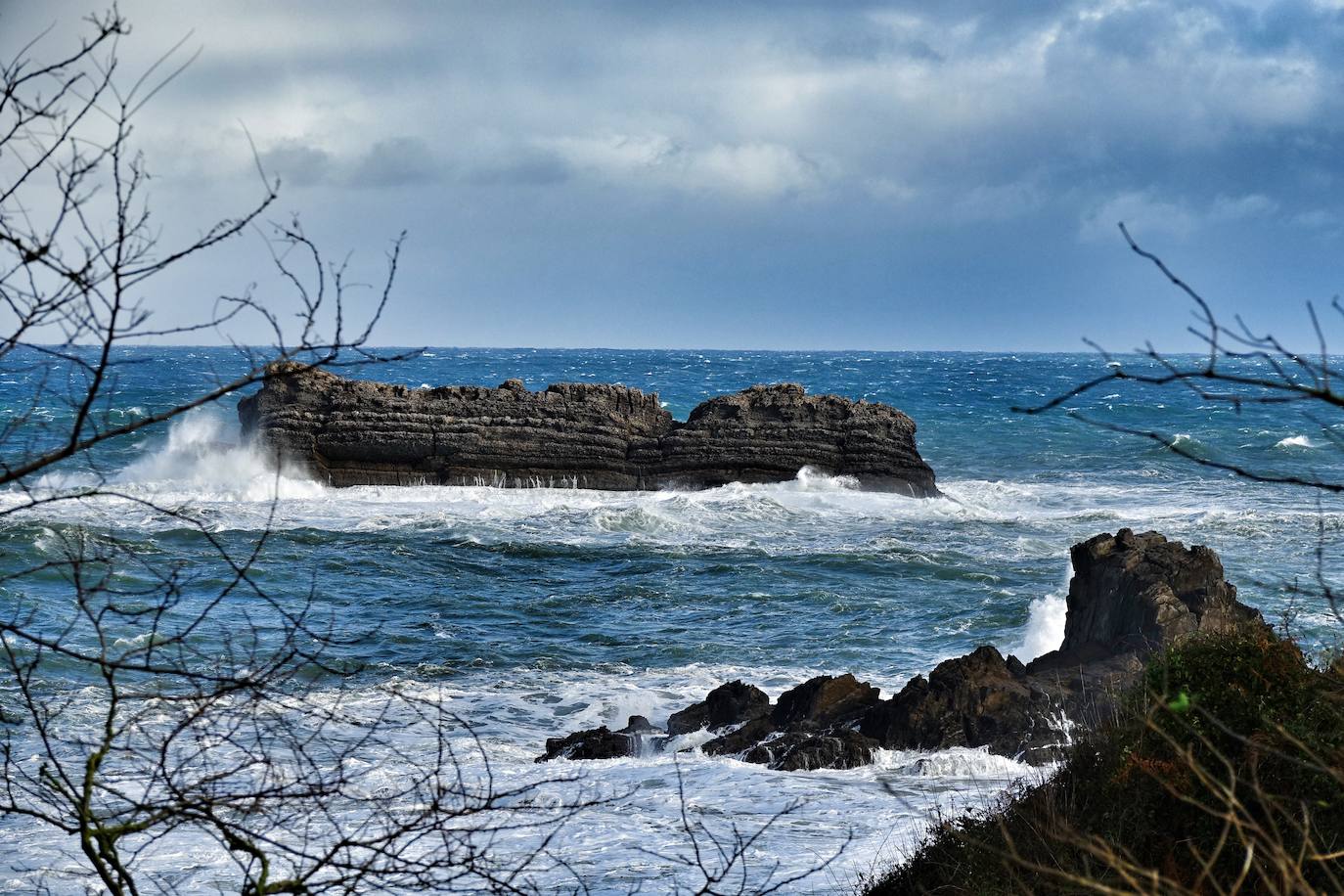 Copiosas nevadas, fuertes rachas de viento y oleaje en la primera borrasca invernal
