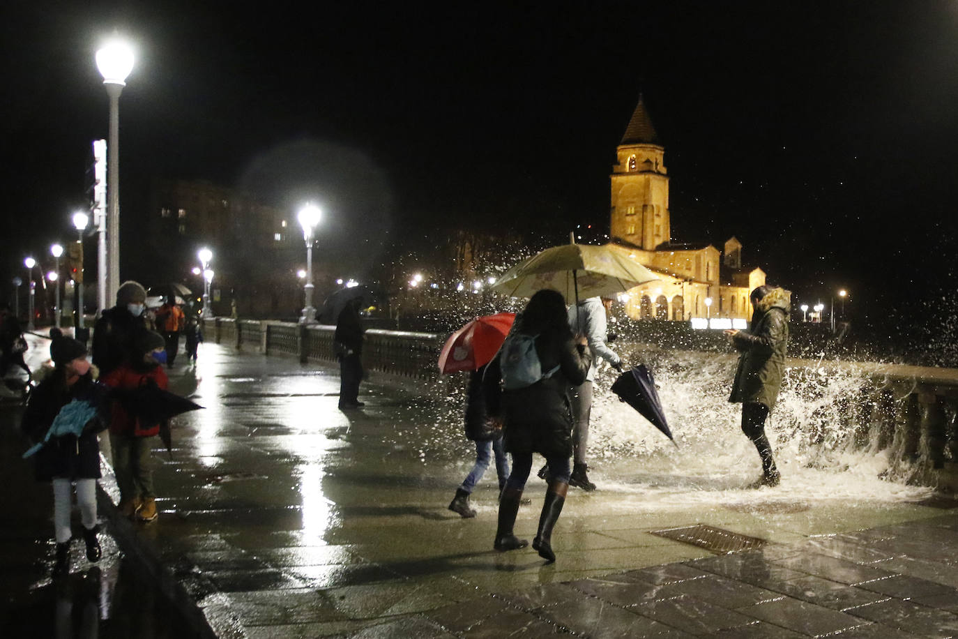 Copiosas nevadas, fuertes rachas de viento y oleaje en la primera borrasca invernal