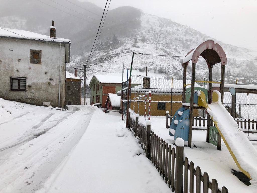 Copiosas nevadas, fuertes rachas de viento y oleaje en la primera borrasca invernal
