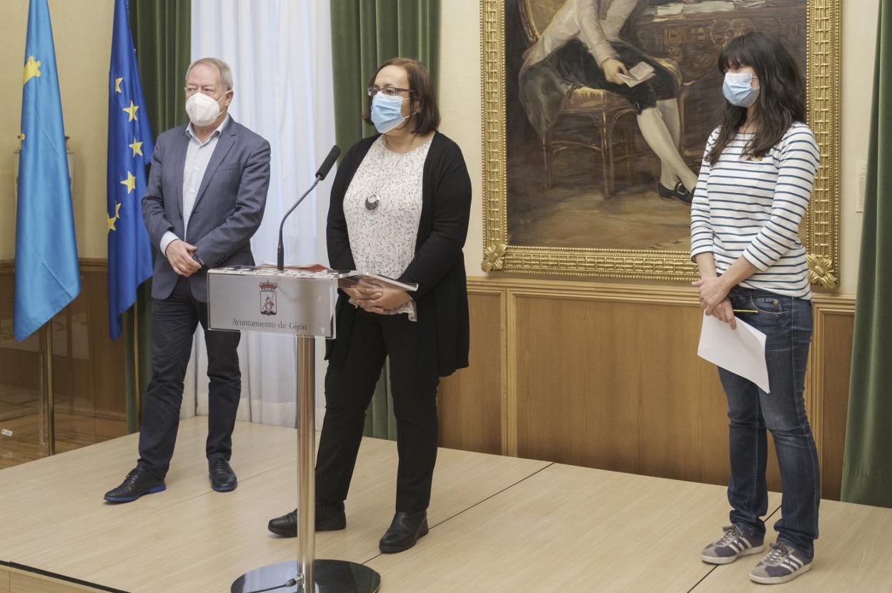 Aurelio Martín, Natalia González y Laura Tuero dan detalles de la nueva campaña. 