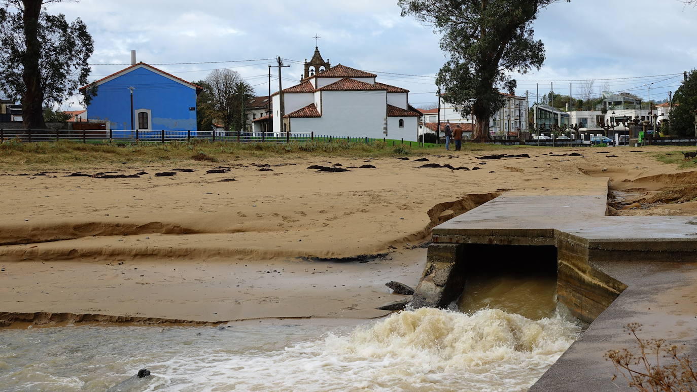 El paso de las borrascas 'Dora' y 'Ernest' ha dejado una situación «realmente complicada» en las carreteras de Asturias, en palabras del consejero de Cohesión Territorial, Alejandro Calvo. La nieve y, sobre todo, los desprendimientos y crecidas de ríos han obligado a movilizar efectivos para evitar la incomunicación de los pueblos más afectados