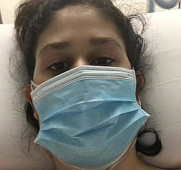 Una foto que ella misma se tomó los días que estuvo ingresada en el HUCA