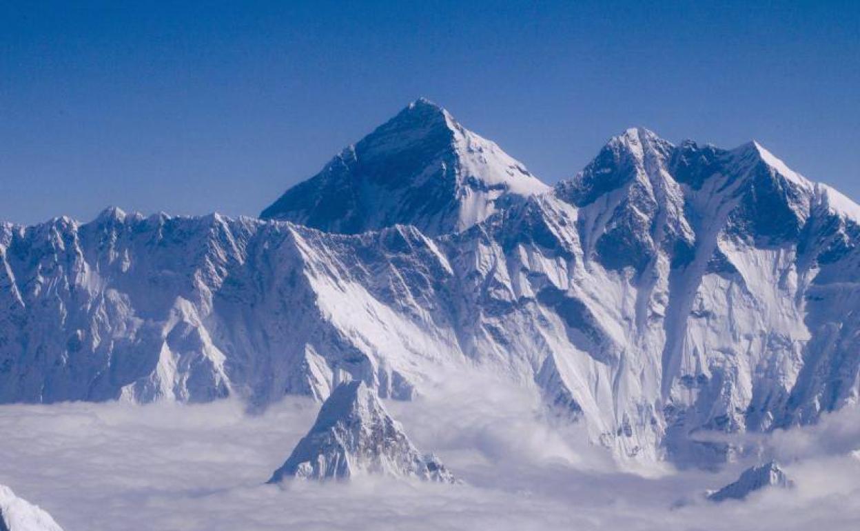 Nepal y China fijan la altura del Everest en 8.848,86 metros