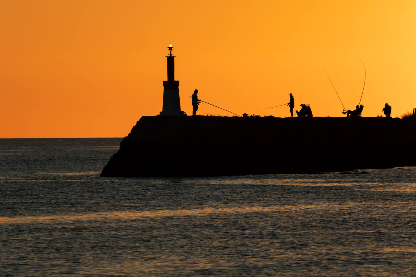 El paisaje de Asturias nos deja espectaculares estampas al atardecer. Son auténticas imagenes de postal que muestran la belleza y el colorido de la región.