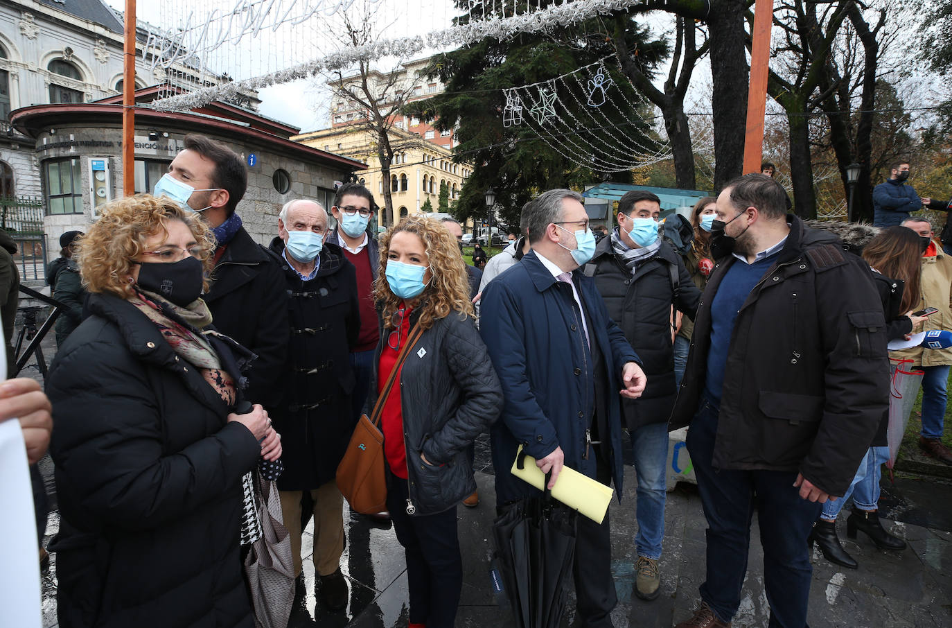 Cientos de hosteleros volvieron a protestar en Oviedo por las restrictivas medidas impuestas por el Principado para la reapertura.