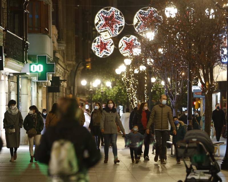 Barbón, ante las imágenes de las calles de Asturias: «Los excesos de diciembre serán la tragedia de enero»