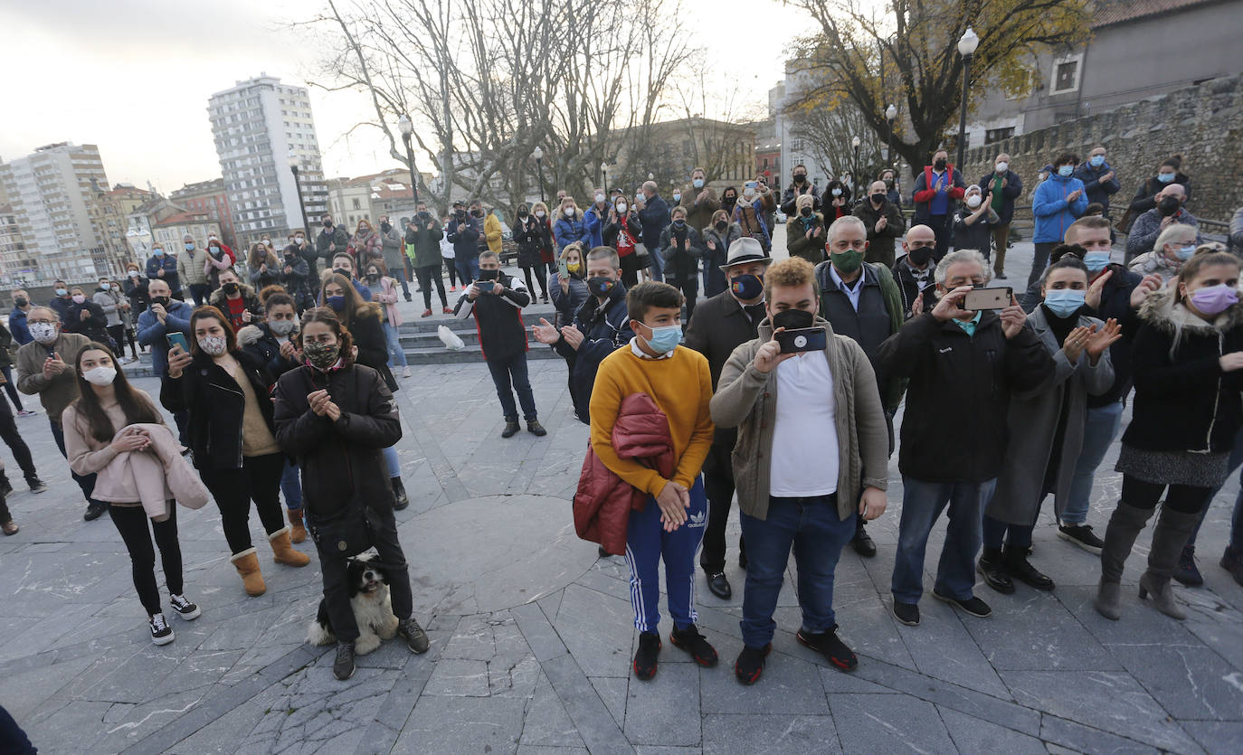 Ocho días permanecieron encerrados en la iglesia de San Pedro los cinco hosteleros de Asturias Suma que reclamaban la reapertura inmediata del sector