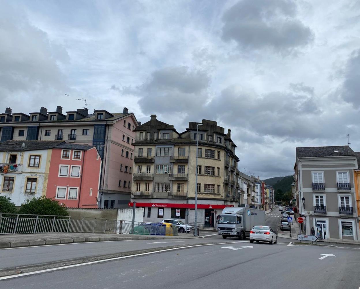 Avenida de Asturias, en Vegadeo, incluida en el proyecto de renovación urbana. 