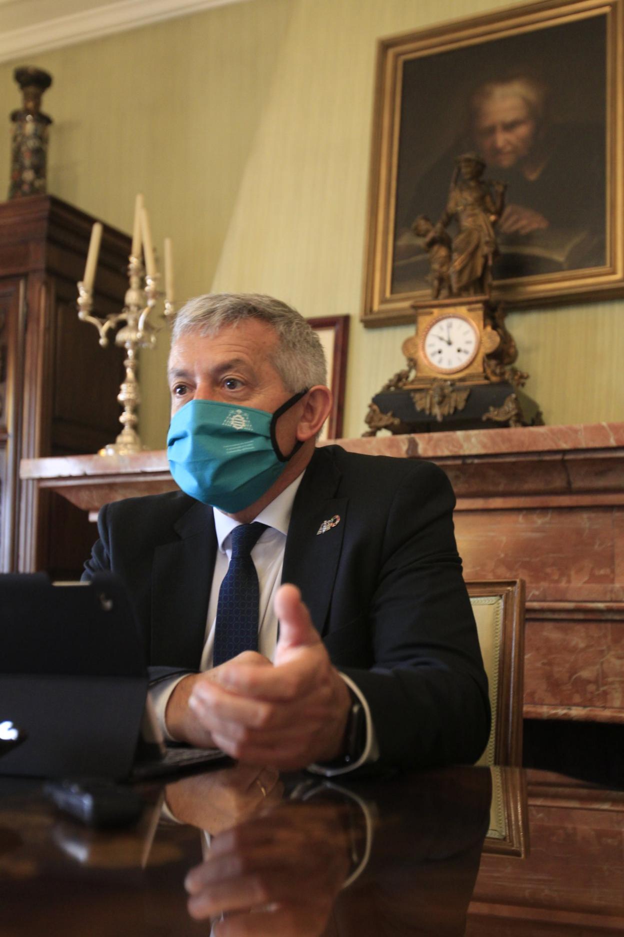 El rector, durante la comparecencia en la Junta. 