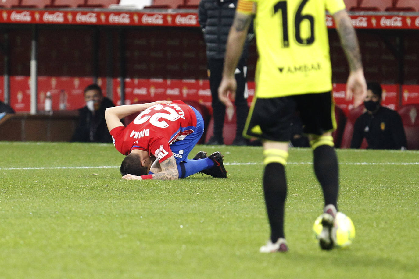 Las imágenes del partido entre el Sporting y el Zaragoza disputado este dominog en El Molinón.