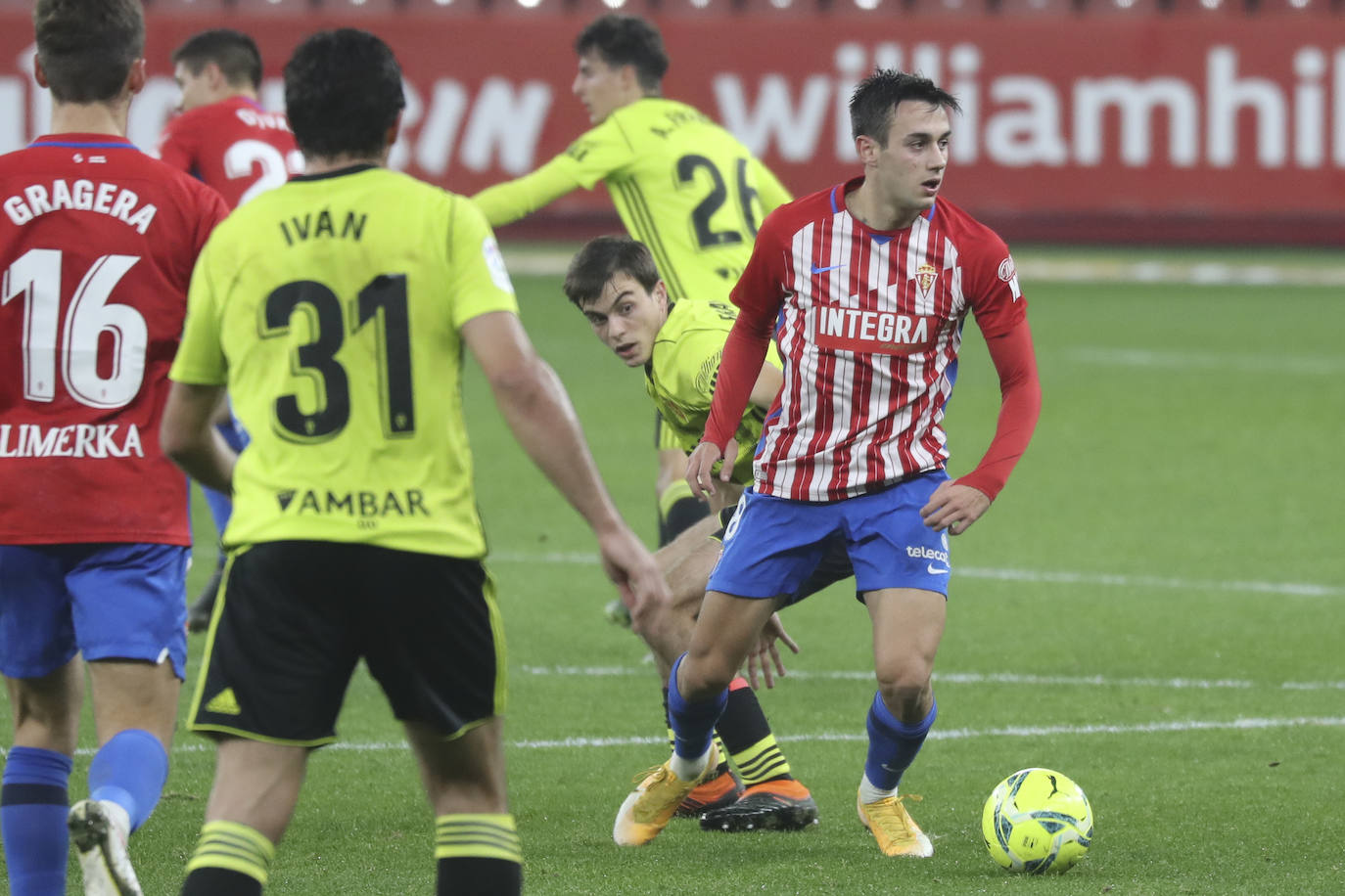 Las imágenes del partido entre el Sporting y el Zaragoza disputado este dominog en El Molinón.