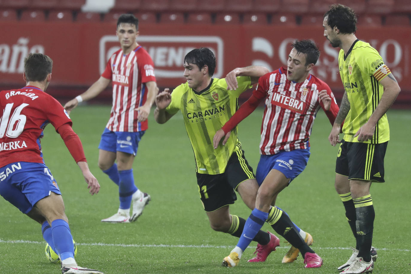 Las imágenes del partido entre el Sporting y el Zaragoza disputado este dominog en El Molinón.