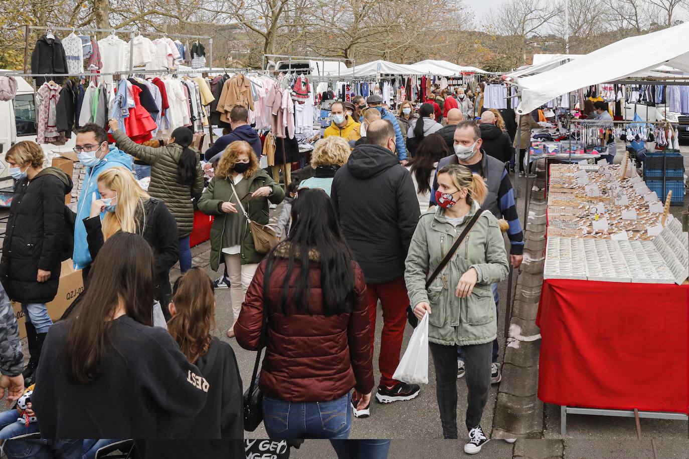 Fotos: Calles a rebosar en Gijón y Oviedo