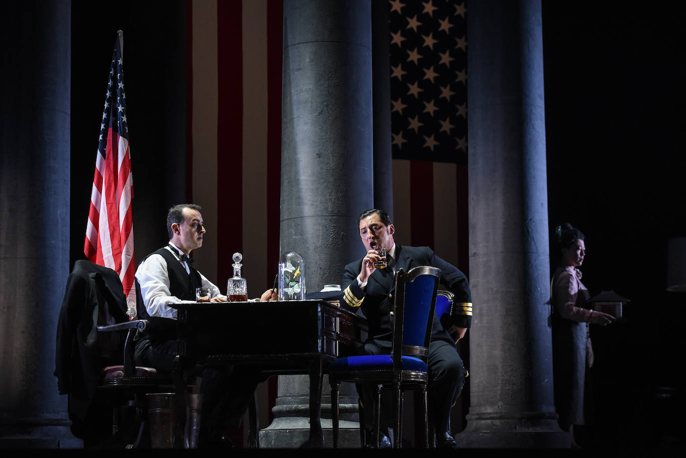 Tras dos aplazamientos, los aficionados a la ópera disfrutaron anoche en el Teatro Campoamor de Oviedo de 'Madama Butterfly' y de la interpretación de Ainhoa Arteta, que se llevó la gran ovación del público. 