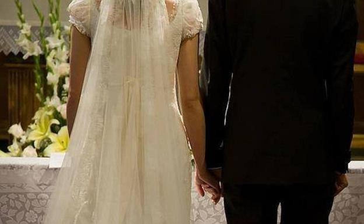 Desalojadas 300 personas que celebraban una boda en Sevilla