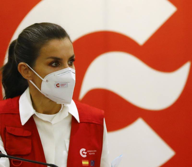 Doña Letizia ha visitado Honduras —destino elegido en 2015 para su primer viaje de cooperación con el exterior— durante dos días para entregar ayuda humanitaria española tras la devastación causada por las tormentas tropicales 'Eta' e 'Iota'. Fue la primera salida internacional que ha realizado la monarca desde que estallara la pandemia en marzo.