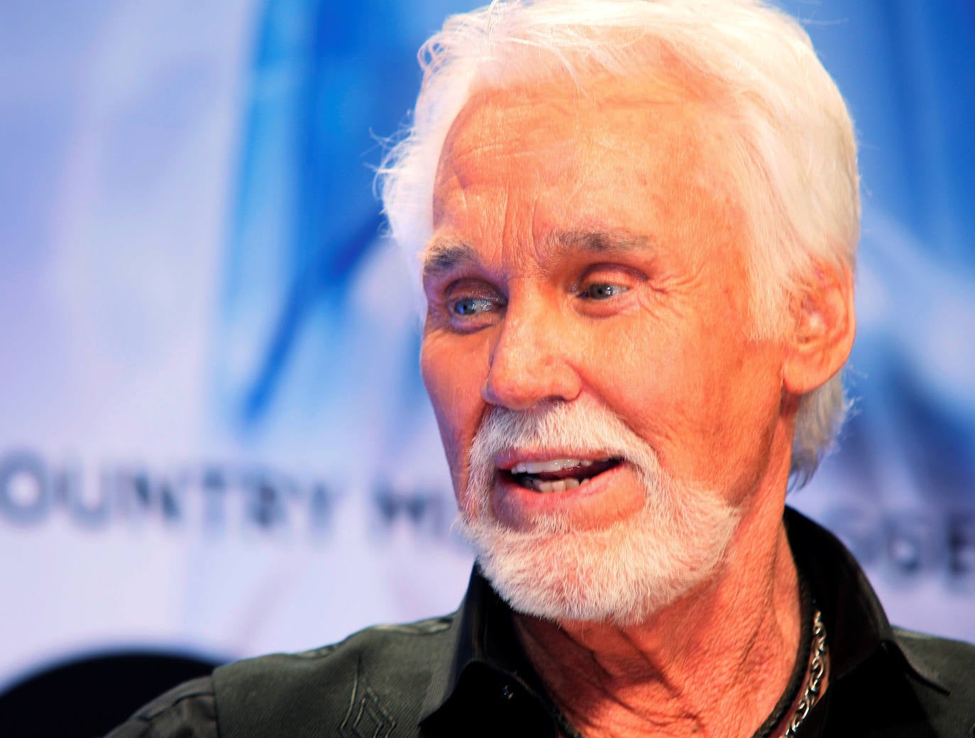 Kenny Rogers | La estrella estadounidense de la música country, con una exitosa carrera musical que se extendió durante seis décadas e incluyó hits como 'The Gambler' y 'Coward of the county', falleció a los 81 años.