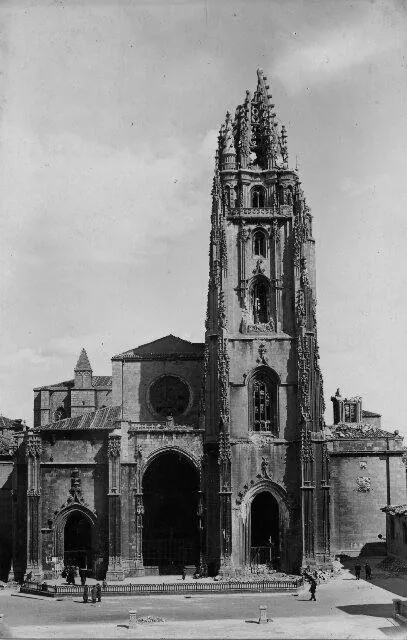 La catedral tras los bombardeos, hacia 1937 
