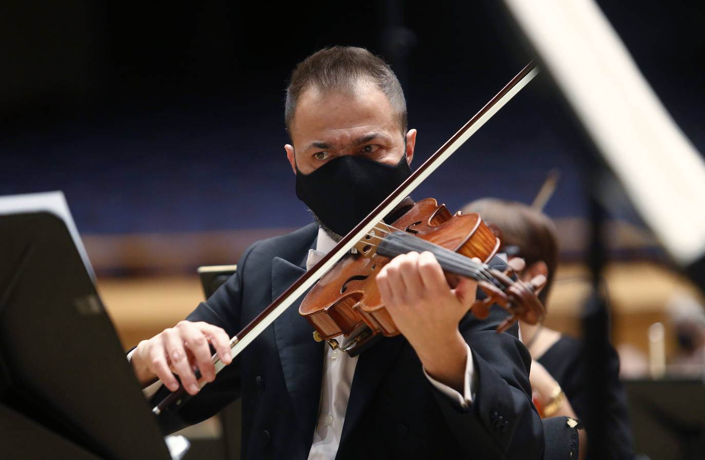 La orquesta despide el año en Oviedo con un brillante y divertido concierto de Navidad.