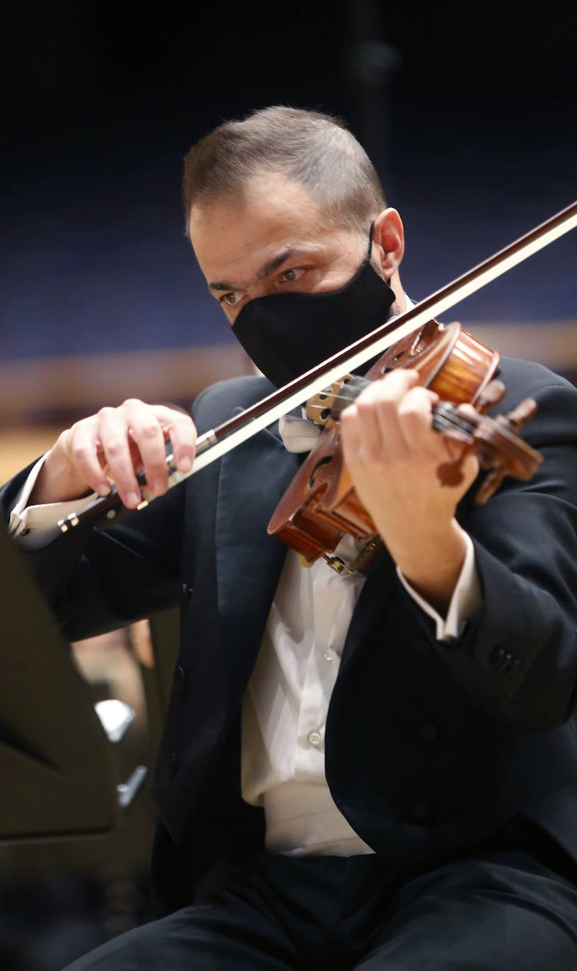 La orquesta despide el año en Oviedo con un brillante y divertido concierto de Navidad.