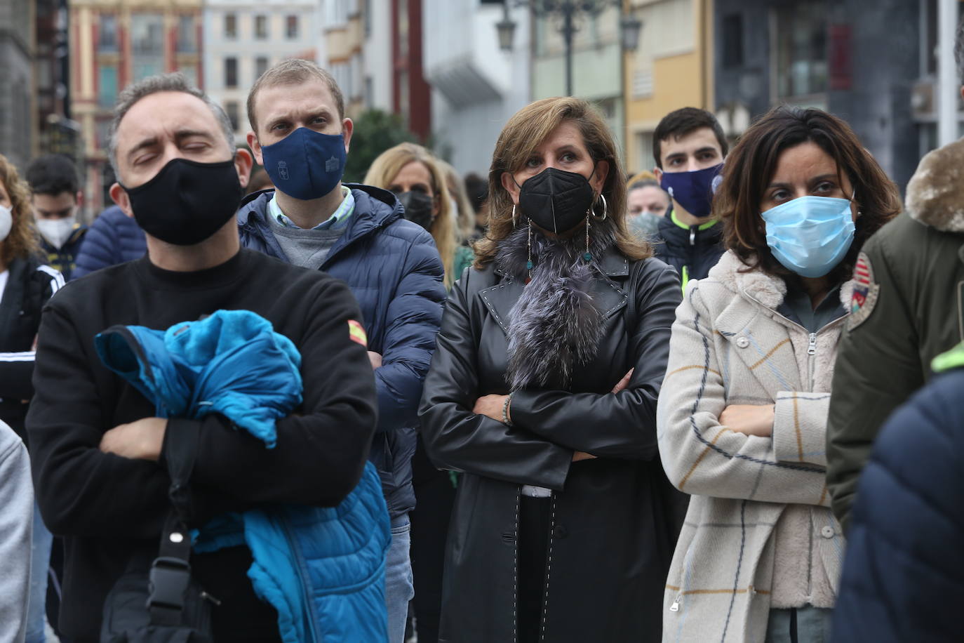 Deportistas y técnicos salen a la calle en Gijón, Oviedo, Avilés, Langreo y Llanes y piden que los jóvenes puedan competir.