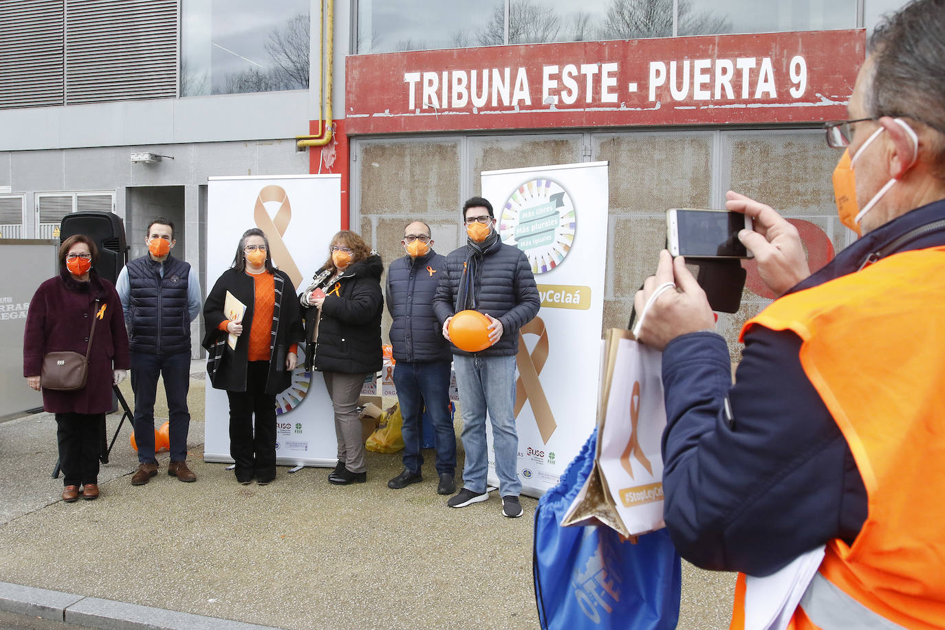 Las manifestaciones de coches recorrieron las calles de Oviedo y Gijón.