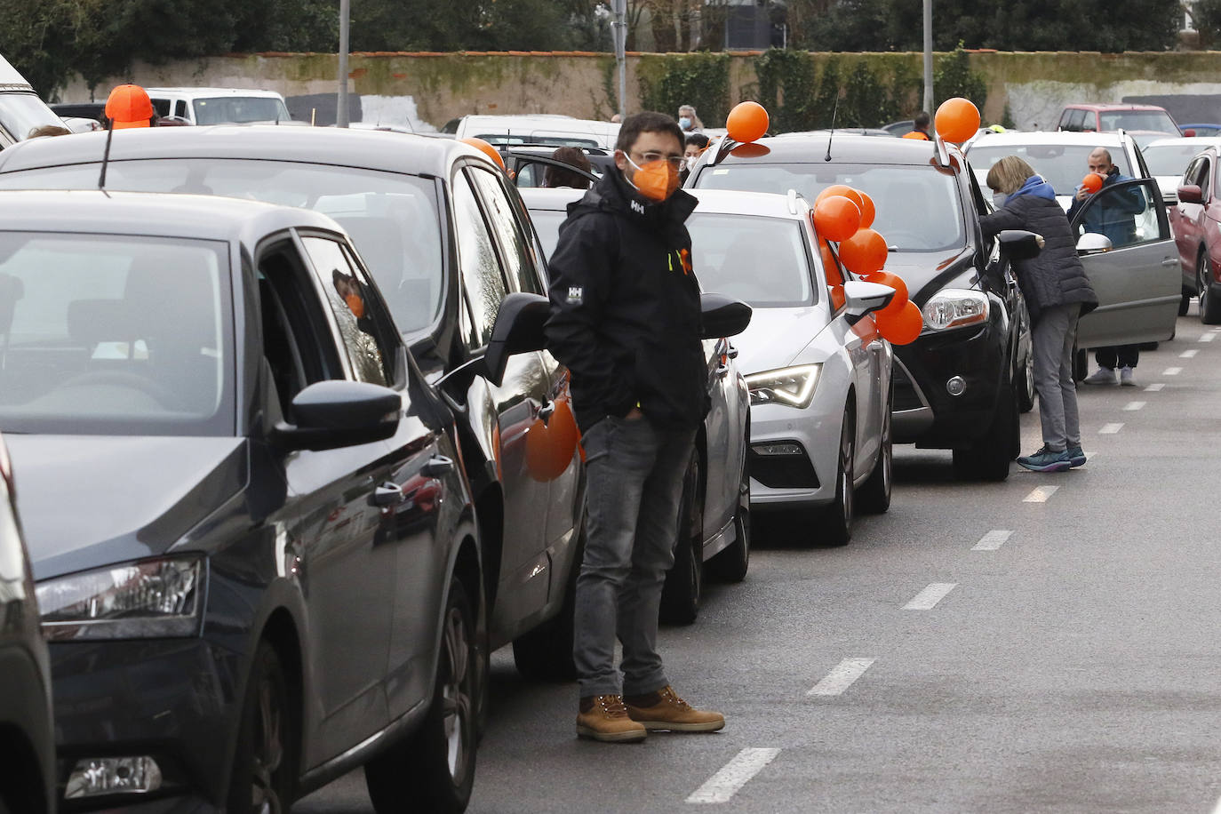 Las manifestaciones de coches recorrieron las calles de Oviedo y Gijón.