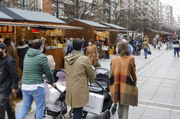 Asturias afronta la Navidad y el inicio de la vacunación con una bajada de los contagios