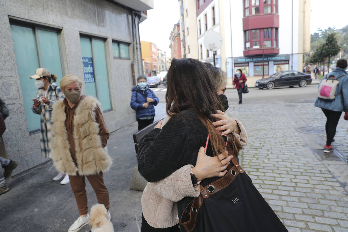 Asturias ha repartido en este Sorteo Extraordinario de la Lotería de Navidad de 2020 un total de 3.362.000 euros. La mayor parte de esta lluvia de millones ha recaído en Villaviciosa, donde 151 décimos del número 75981 (uno de los cuartos premios) han dejado 3.020.000 euros. Por otra parte, 57 boletos de varios quintos premios han repartido 342.000 euros en varios puntos de la región. 