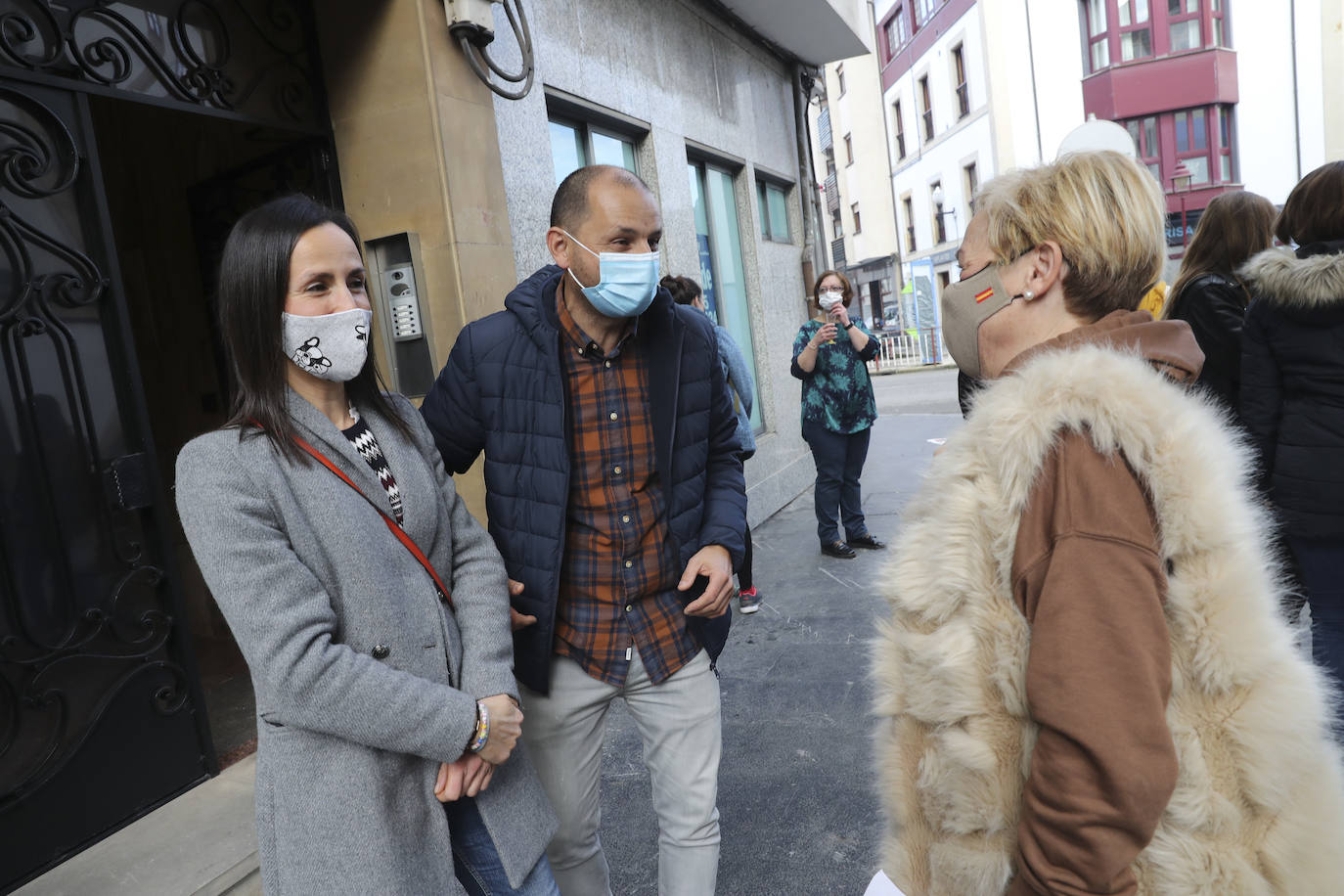 Asturias ha repartido en este Sorteo Extraordinario de la Lotería de Navidad de 2020 un total de 3.362.000 euros. La mayor parte de esta lluvia de millones ha recaído en Villaviciosa, donde 151 décimos del número 75981 (uno de los cuartos premios) han dejado 3.020.000 euros. Por otra parte, 57 boletos de varios quintos premios han repartido 342.000 euros en varios puntos de la región. 