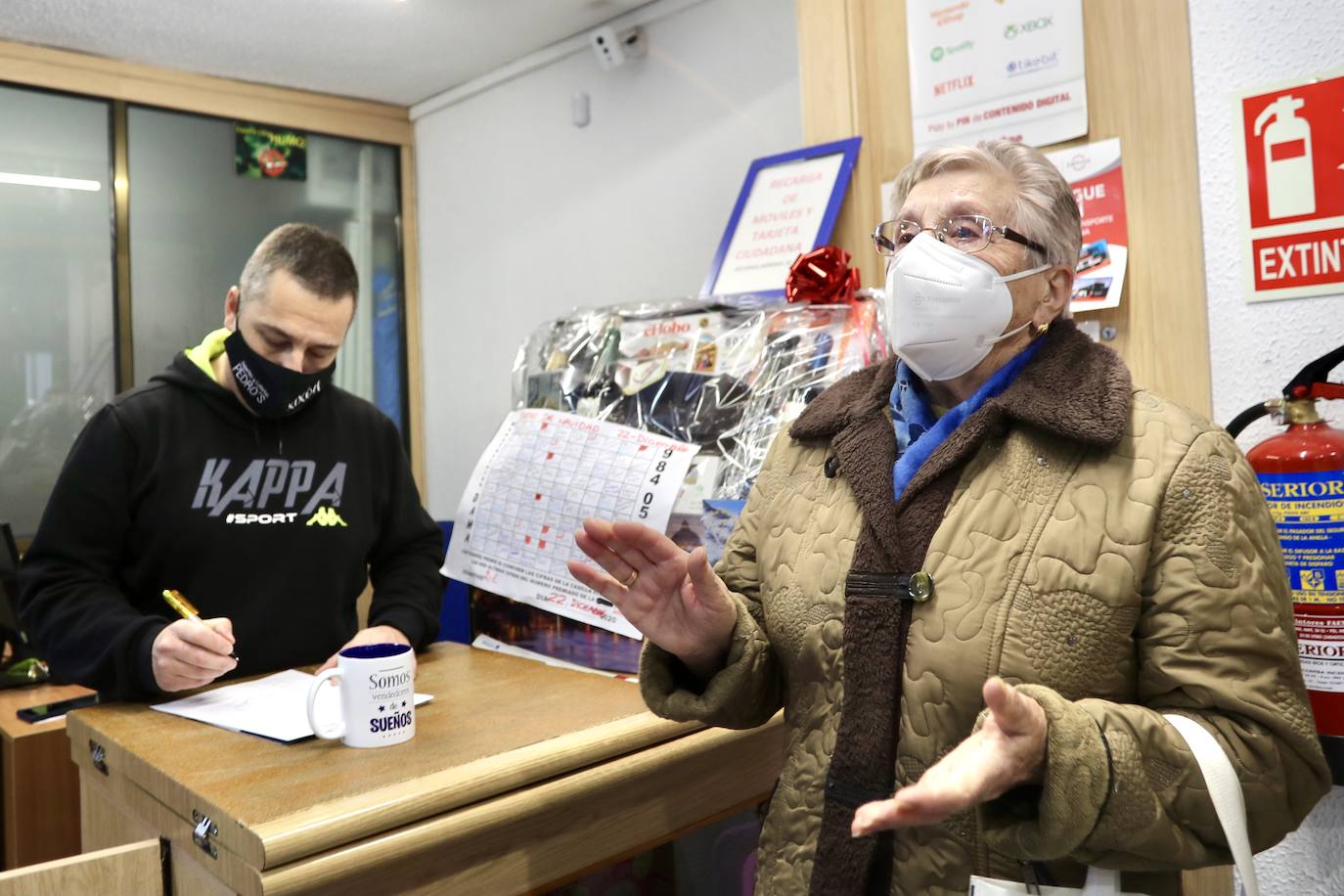 Asturias ha repartido en este Sorteo Extraordinario de la Lotería de Navidad de 2020 un total de 3.362.000 euros. La mayor parte de esta lluvia de millones ha recaído en Villaviciosa, donde 151 décimos del número 75981 (uno de los cuartos premios) han dejado 3.020.000 euros. Por otra parte, 57 boletos de varios quintos premios han repartido 342.000 euros en varios puntos de la región. 