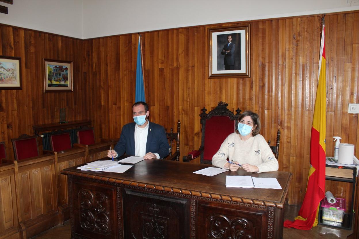 Iván Allende y Patricia Ferrero presentaron los presupuestos. 
