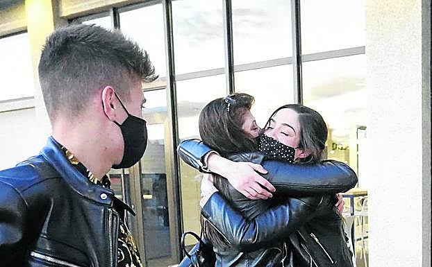 Patricia Coto, tras aterrizar el avión.