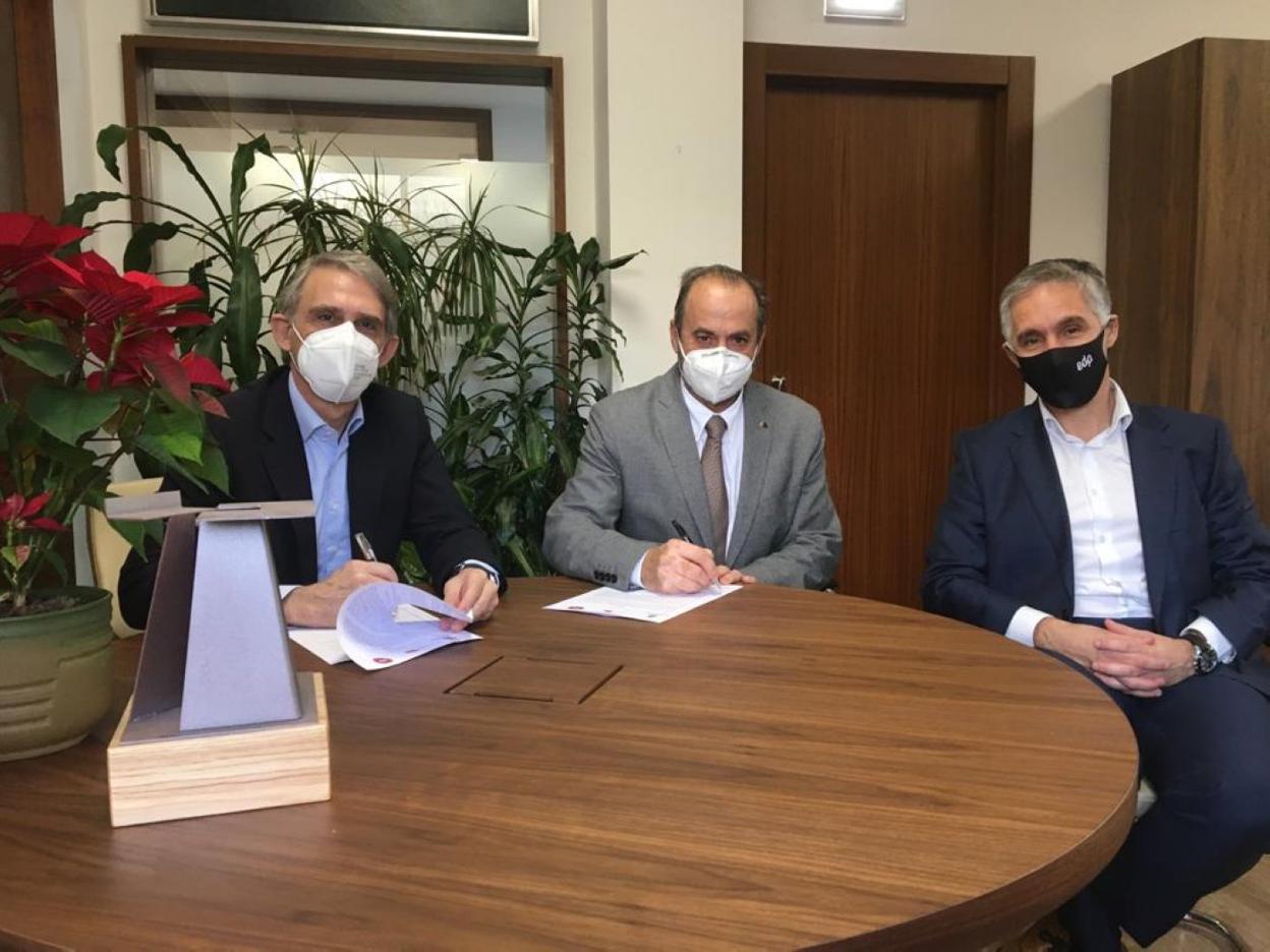 Marcos Antuña, Tomás Fernández y Pablo Argüelles. 